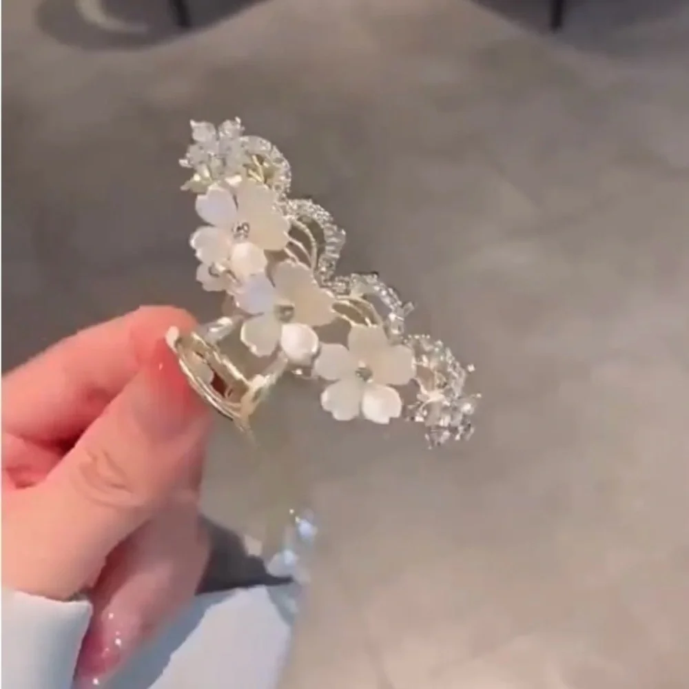Flower Rhinestone And Pearl Simulant Hair Clip
